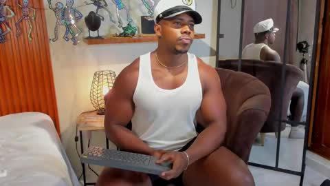 Snapshot of leonardo_jones1 chatting on September 2025 11:30:02 PM Leandro jones online show from September 2025 11:30:02 PM