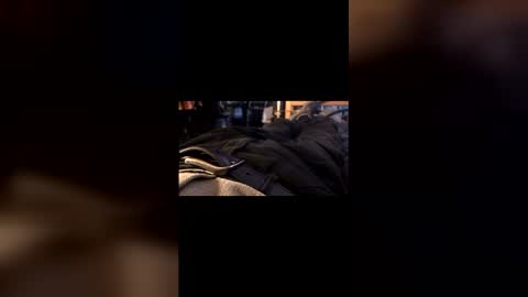 Leon online show from April 2026 07:03:02 PM