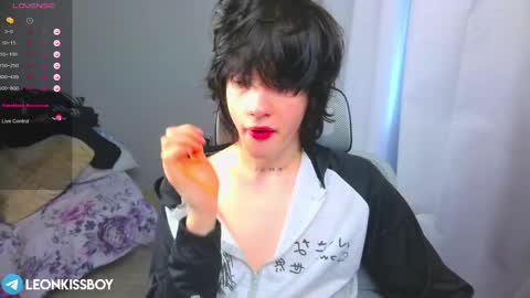 Snapshot of leonkissboy chatting on March 2026 07:53:01 AM leonkissboy online show from March 2026 07:53:01 AM