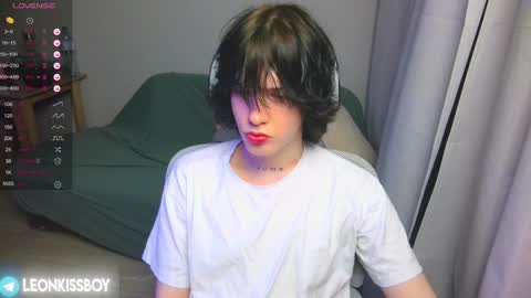 Snapshot of leonkissboy chatting on April 2026 08:43:02 PM leonkissboy online show from April 2026 08:43:02 PM