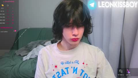 Snapshot of leonkissboy chatting on April 2026 07:07:01 PM leonkissboy online show from April 2026 07:07:01 PM
