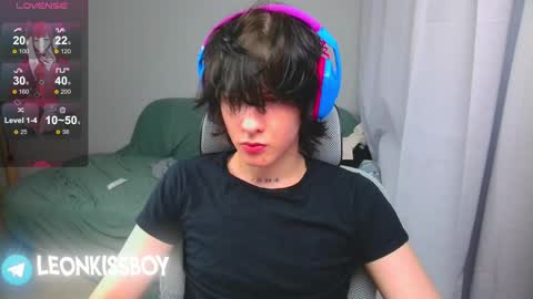 Snapshot of leonkissboy chatting on April 2026 04:08:02 AM leonkissboy online show from April 2026 04:08:02 AM