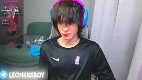 Snapshot of leonkissboy chatting on April 2026 01:34:02 PM leonkissboy online show from April 2026 01:34:02 PM