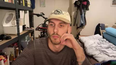 Leon online show from December 2025 05:50:01 PM