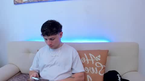 Leo  online show from October 2025 09:28:02 PM