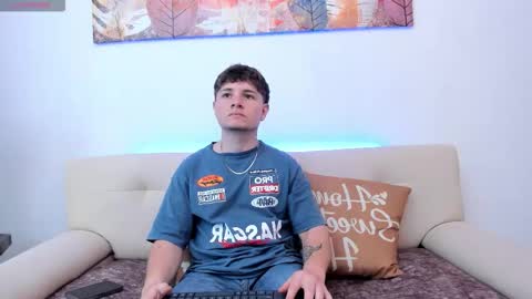 Leo  online show from October 2025 08:20:01 PM