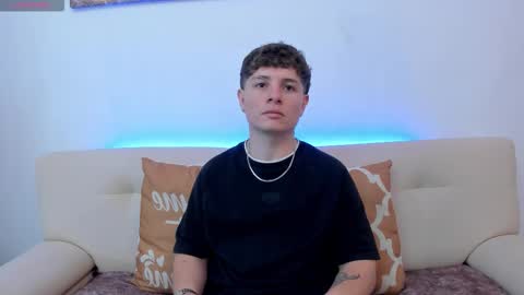 Leo  online show from November 2025 08:00:01 PM