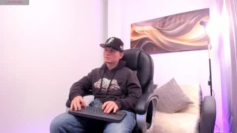 Leo  online show from November 2025 04:01:02 AM