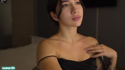 Leora online show from December 2024 04:17:01 PM