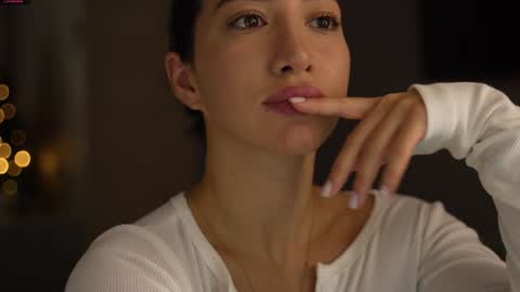 Leora online show from December 2024 04:40:02 PM