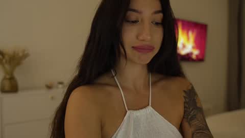 Leora online show from January 2025 05:00:01 PM