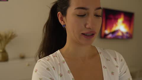 Leora online show from February 2025 04:22:01 PM