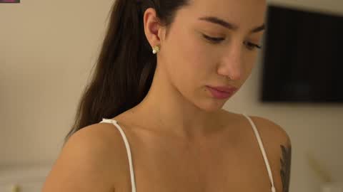 Leora online show from February 2025 04:56:02 PM