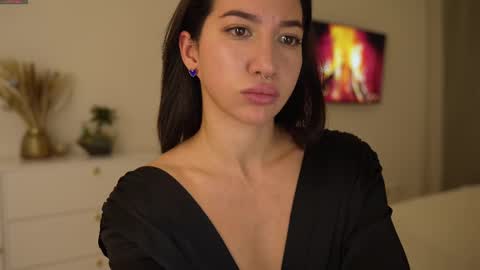 Leora online show from March 2025 04:21:01 PM