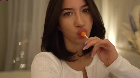 Leora online show from March 2025 04:24:02 PM