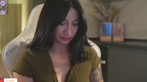 Leora online show from October 2025 05:12:02 PM