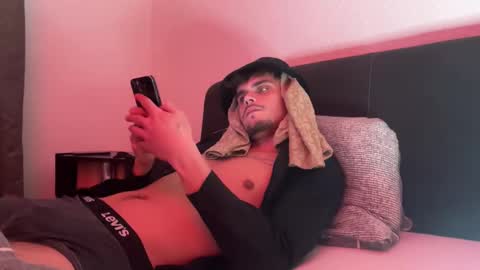 Snapshot of leosehenrot736234 chatting on April 2026 08:31:01 PM leosehenrot736234 online show from April 2026 08:31:01 PM