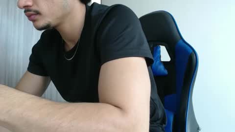 leostorm25 online show from October 2025 05:02:02 PM