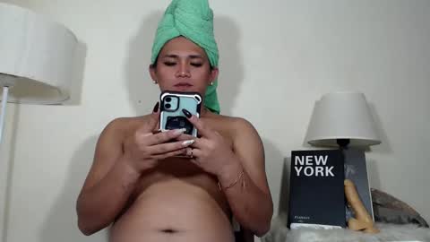 Snapshot of lesleyanderson chatting on March 2025 02:50:01 AM Pat online show from March 2025 02:50:01 AM