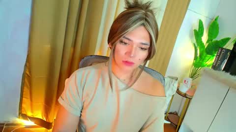 Snapshot of lesleyanderson chatting on May 2026 04:36:02 PM Pat online show from May 2026 04:36:02 PM