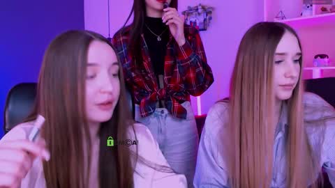 leslie_bird online show from March 2026 10:10:01 AM