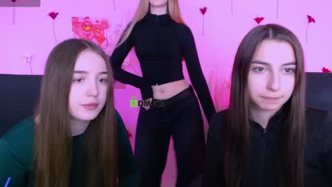 leslie_bird online show from April 2026 08:53:01 AM