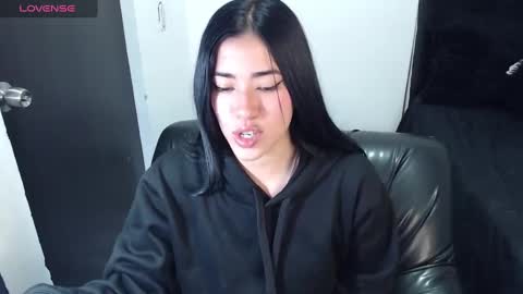 leslie  online show from January 2025 02:49:02 AM