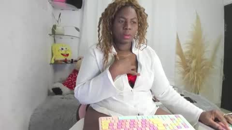 lesliee_brownn online show from November 2025 10:38:02 AM