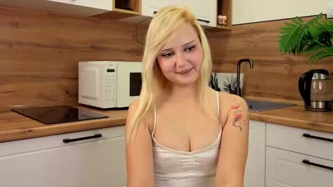 Snapshot of leslieewalker chatting on December 2025 06:02:01 PM Lisa online show from December 2025 06:02:01 PM