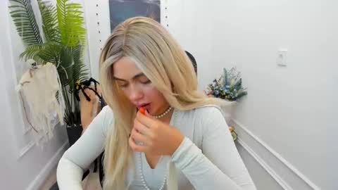 lesliemineg online show from October 2025 07:58:02 PM