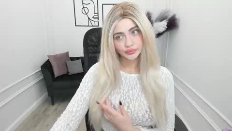 lesliemineg online show from November 2025 11:43:01 AM