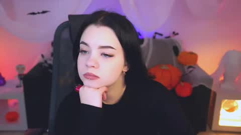 LeslieRowe online show from October 2025 11:44:02 AM