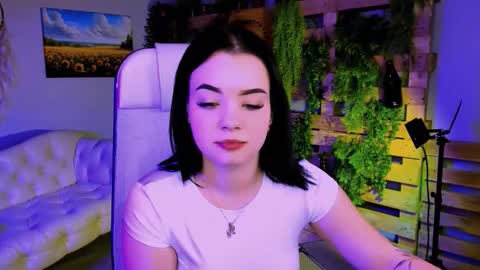 LeslieRowe online show from October 2025 05:20:02 PM