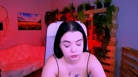 LeslieRowe online show from November 2025 01:46:01 PM