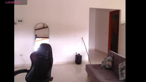 Snapshot of leslycarsson chatting on May 2026 07:43:01 PM lesly online show from May 2026 07:43:01 PM