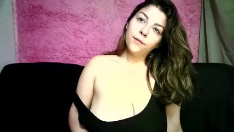 Snapshot of leslymoon90 chatting on January 2026 12:58:01 AM Lesly moon online show from January 2026 12:58:01 AM