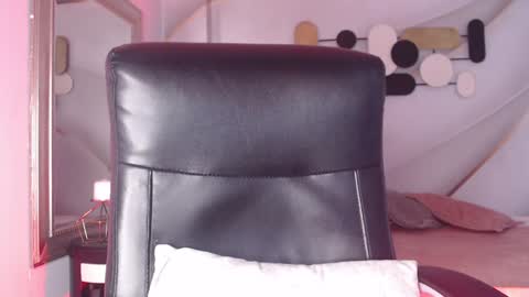 Less  online show from December 2024 04:19:02 PM