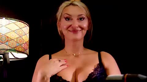 leticiareys online show from November 2025 05:58:02 PM