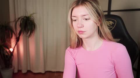 Snapshot of lettablush chatting on January 2025 07:07:02 PM letta online show from January 2025 07:07:02 PM