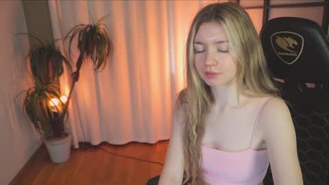 Snapshot of lettablush chatting on January 2025 06:57:02 PM letta online show from January 2025 06:57:02 PM