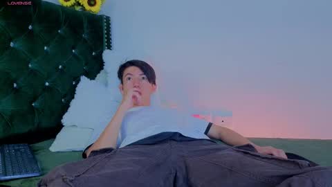 Levi  online show from March 2026 02:32:02 PM