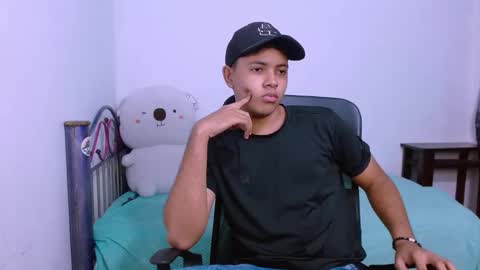 Snapshot of levii_7 chatting on November 2025 03:23:02 AM 0600AM-1200PM - online show from November 2025 03:23:02 AM