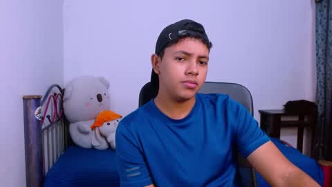 Snapshot of levii_7 chatting on December 2025 03:47:01 AM 0600AM-1200PM - online show from December 2025 03:47:01 AM