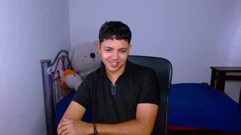 Snapshot of levii_7 chatting on December 2025 02:35:01 PM 0600AM-1200PM - online show from December 2025 02:35:01 PM