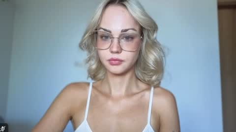 Lexie online show from June 2026 07:00:01 AM