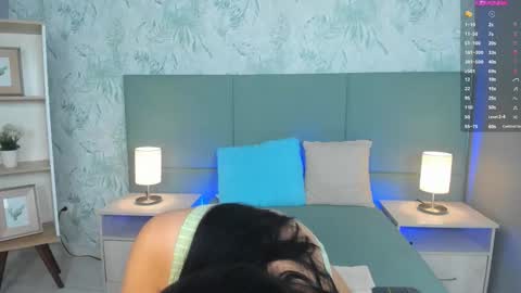 Lexie Thompson  online show from October 2025 12:02:02 PM