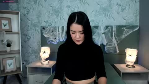 Lexie Thompson  online show from October 2025 12:19:01 PM