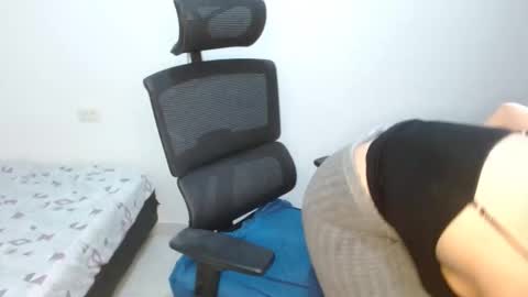 leydy_day online show from November 2025 04:09:01 PM