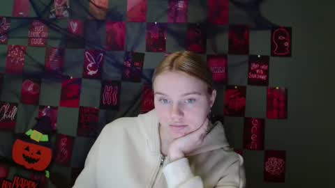 Leyla online show from October 2025 07:43:02 AM