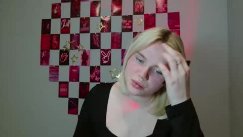 Leyla online show from November 2025 06:06:02 PM